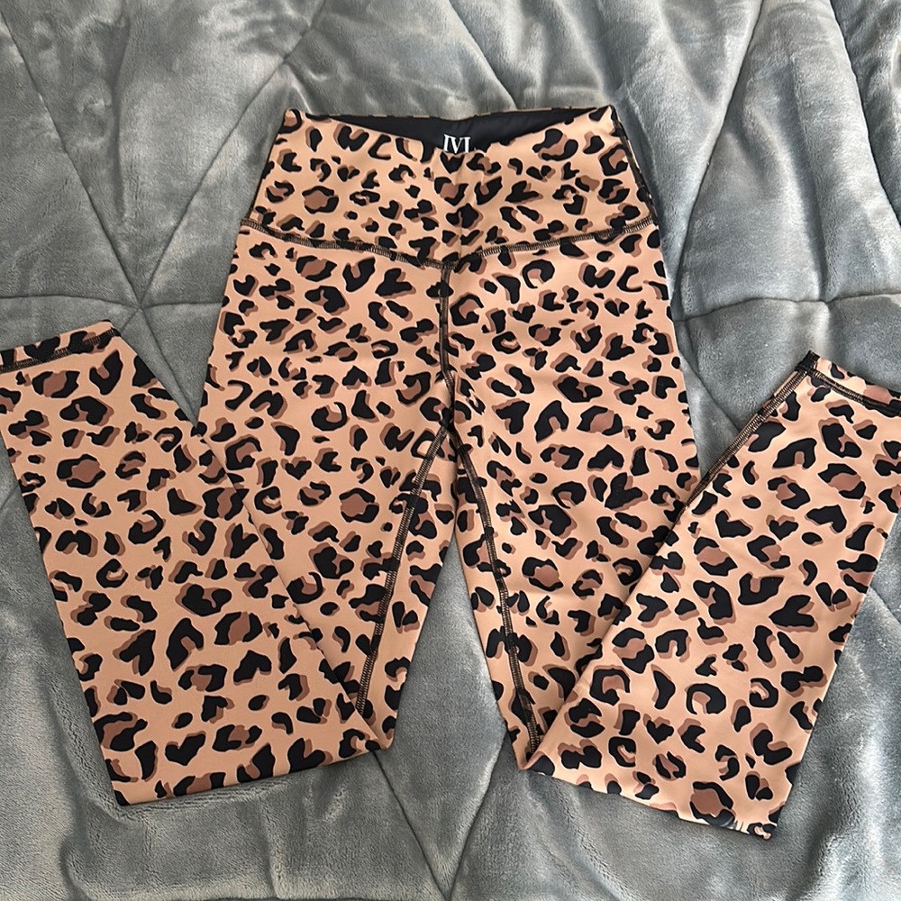 IVL COLLECTIVE leopard print leggings size 4